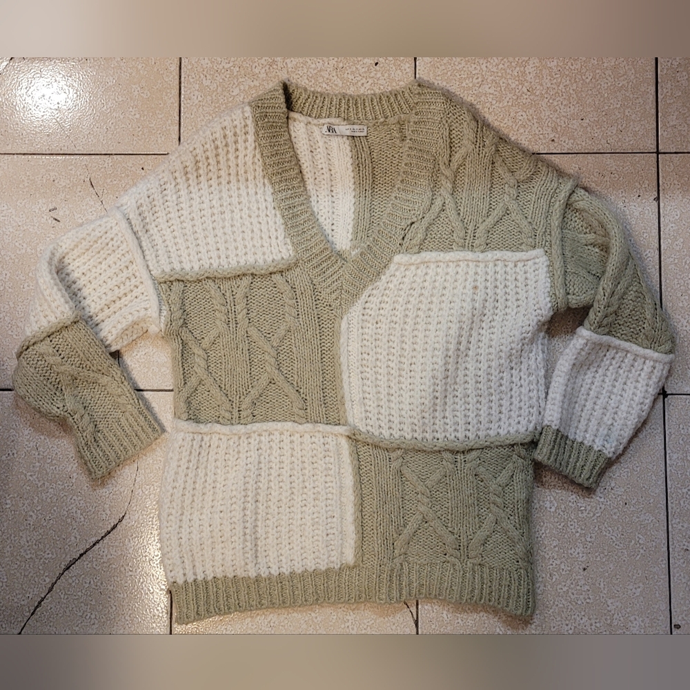 Zara Patchwork Cable Knit V-Neck Sweater in Cream and Sage Size S